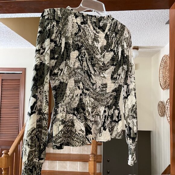 NWT White House Black Market Sidewinder Olive Stretchy Top Size XXS - Picture 4 of 6